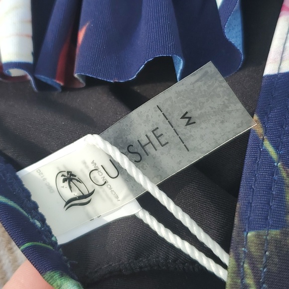 Cupshe blue floral bikini top size medium - Picture 7 of 8